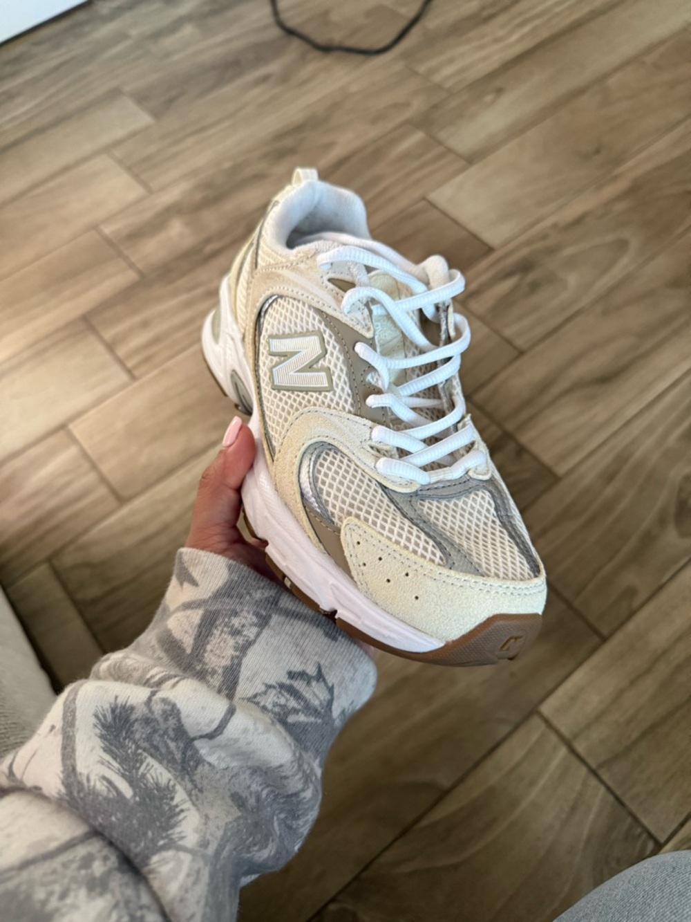 New Balance Beige and White 530- Running Sneakers - Picture 4 of 10